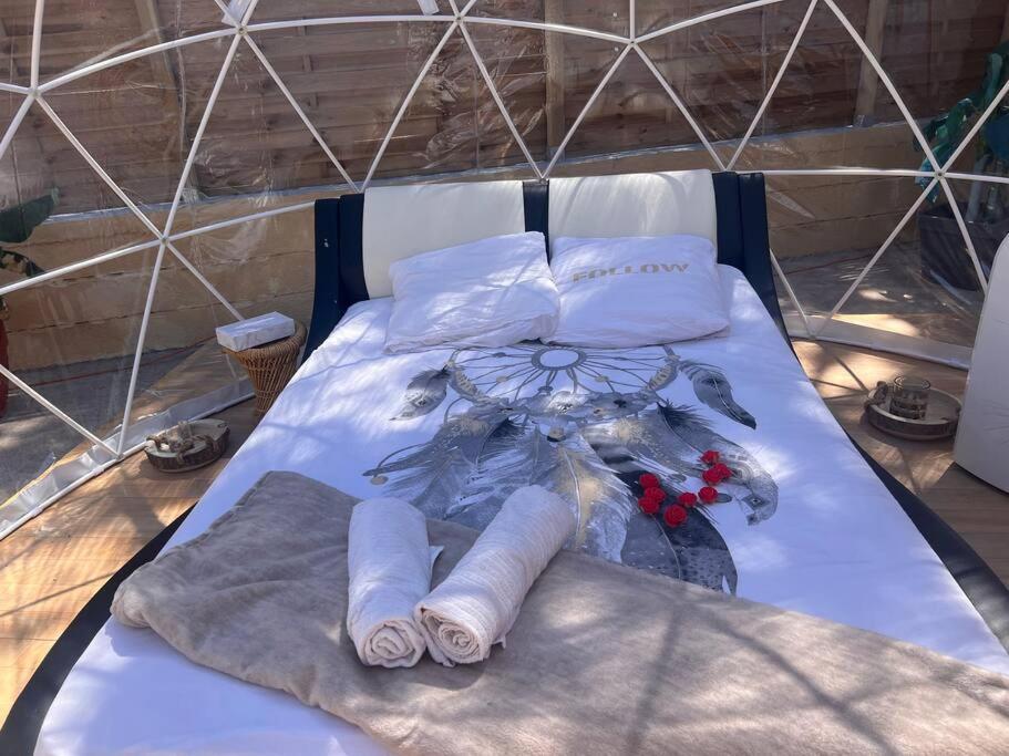 La Love Bulles& Jacuzzi Glamping *